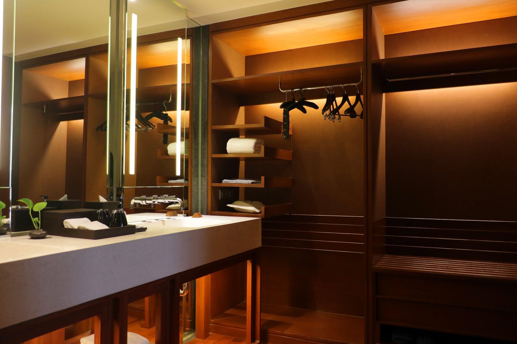 Hansar Bangkok Hotel Exterior photo