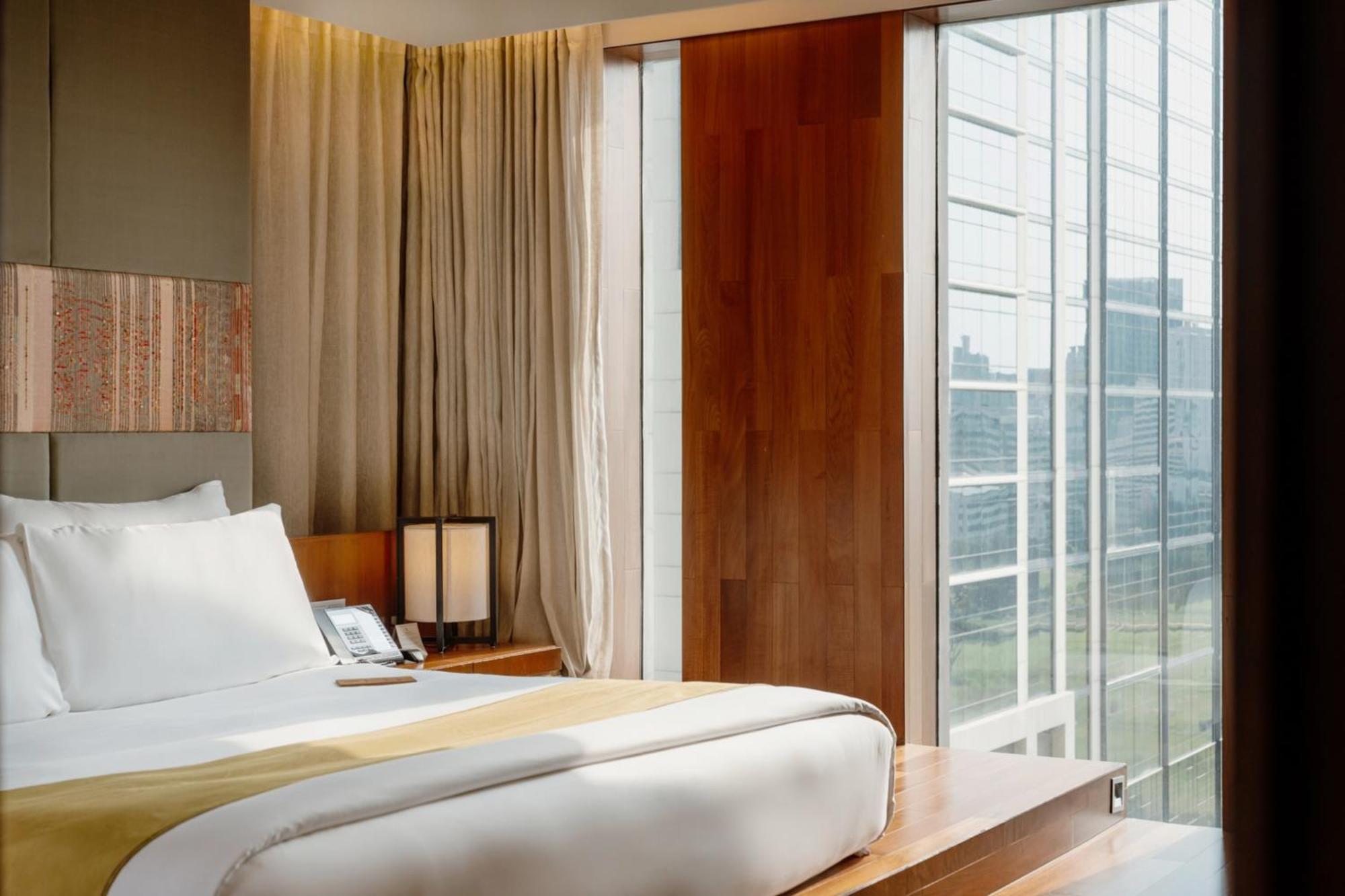 Hansar Bangkok Hotel Exterior photo