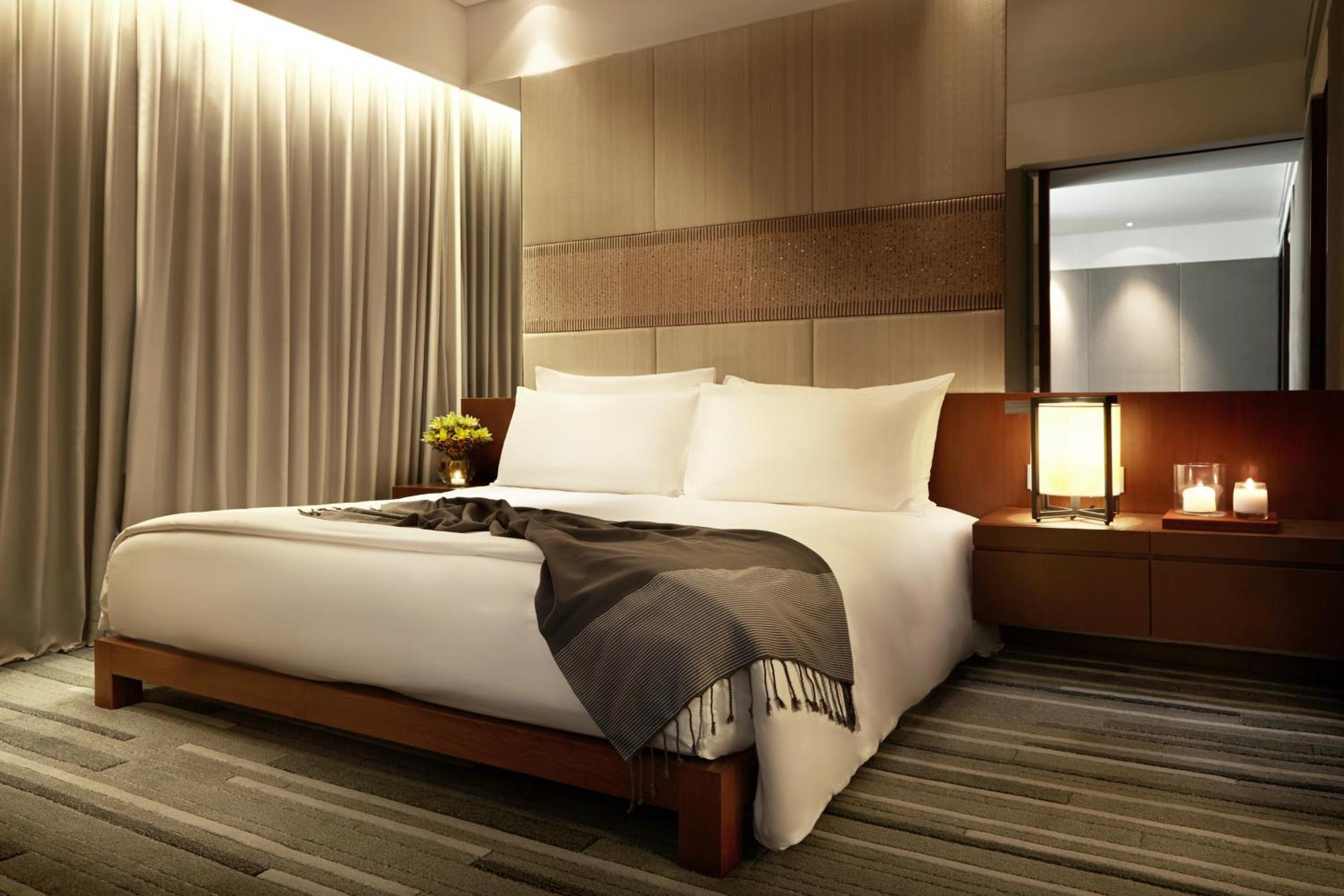 Hansar Bangkok Hotel Exterior photo